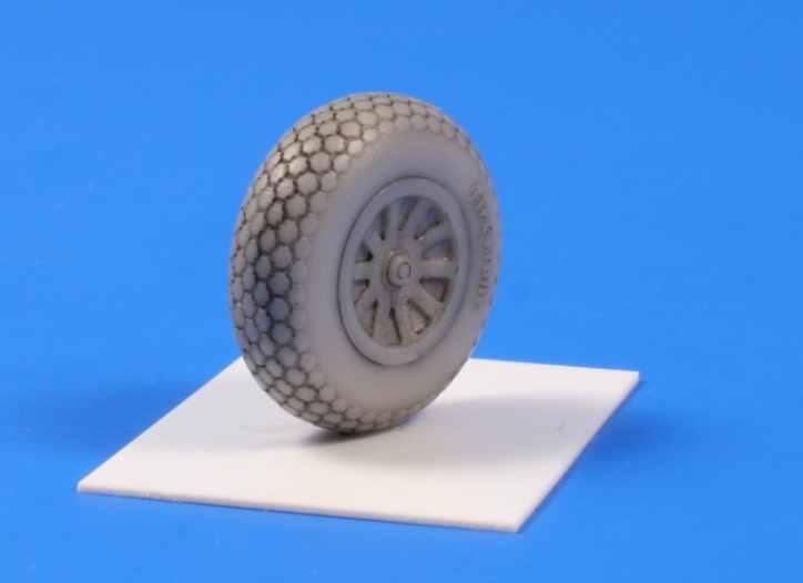 Germany, WWII Q48 8 P-5D Mustang - Wheels /48 (Cross Tread Pattern) for Hasegawa / Revell /
