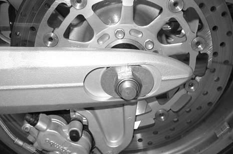 Maintenance Rear Wheel Alignment WARNING! A skewed rear axle can damage the drive belt, causing belt failure and loss of control of the motorcycle. 1.