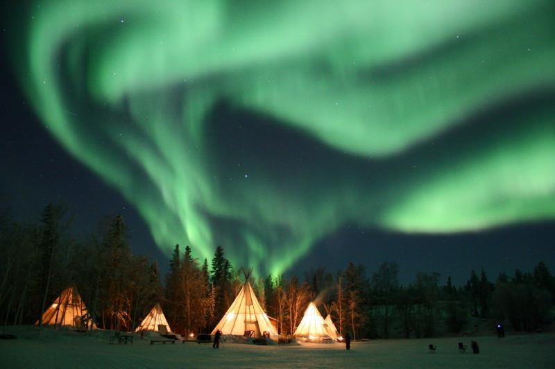 2009/10 NWT Aurora Visitor Survey Report Industry,