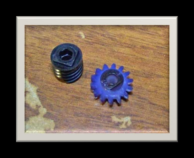 For those of you who don't read directions very well, here's a close up of these gears. NOTE: The tops of these gears were facing away from the Speedo body.