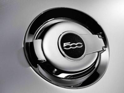 00 Exterior ccessories Exterior ppearance - Fuel Filler Door Give your vehicle a sporty look by adding a unique luminum Fuel Filler Door.