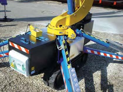 Small manlift on a crawler chassis with