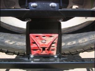 bolts where it connects to the antenna post. Locate and install the 1/2 carriage bolt through the 2 lower Hi-Lift tabs.