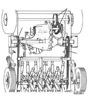 SPEIFITIONS & MINTENNE 3. Rotate the front wheels and apply oil or chain lubricant onto the links of the lower spans of the front drive chains (Fig. 018). 4. heck the front drive chains (Fig.