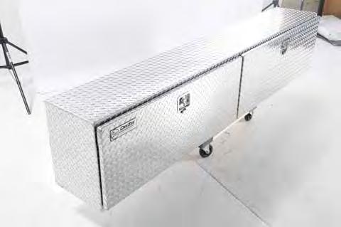 52 53 Specialty Tool Boxes ////// Narrow Crossovers Full width with a narrow profile. Great for today s short bed trucks.