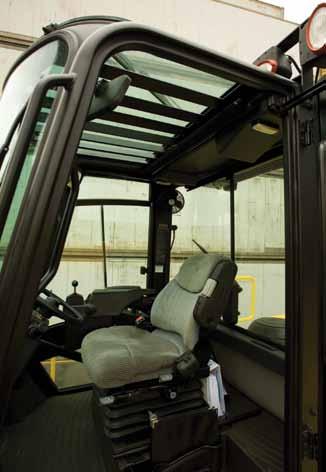 Standard FEATURES & OPTIONS 3 H800-1050HD/S SERIES Hyster is pleased to announce a new line up of Big Trucks. The new H800HD-H1050HD/S lift trucks will conquer any challenge.