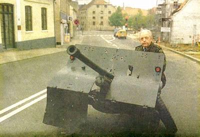 Between the auto-cannons and the German tanks is the 37 mm anti-tank gun (seen just in front of the leading tank), situated at the corner of Sønderbro Street and Hertug Hans Street.