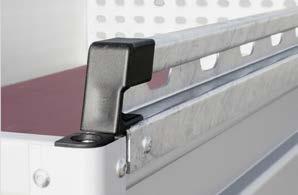 [2] Safer with Böckmann: The solid, hot-dip galvanised ladder rack and sidewall gallery [2] allow you to secure the load with precision.