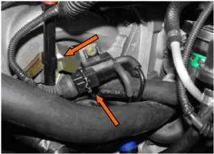 (See Fig.39) 5) Remove the connecting bolt of throttle valve body, and take out throttle valve body. (See Fig.