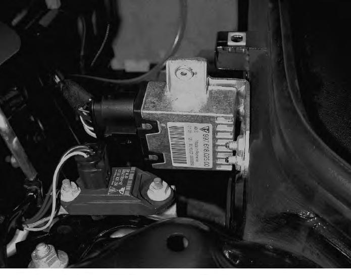 Fuel Supply Systems Electric Fuel Pump The fuel pump continuously pumps the fuel out of the fuel tank to the engine through the fuel filter.