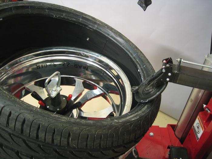 2.4 Mounting Tire to Rim Lubricate inside and outside of both beads of the tire and lubricate the rim edge with supplied mounting paste.