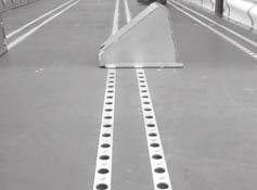 Open system tracks can cause injury by tripping. Cover the system tracks with the aluminium sections when they are not being used.
