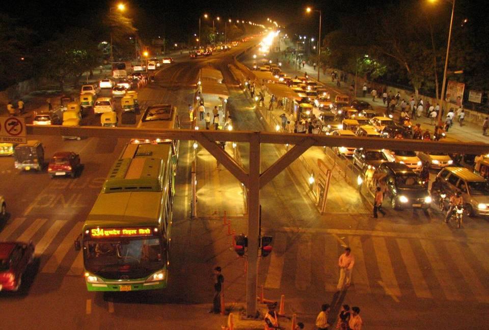 Pune BRT Pilot Corridor Initial Operation: 2006 Length: 14.8 Km (3.6 Km busway; 94.