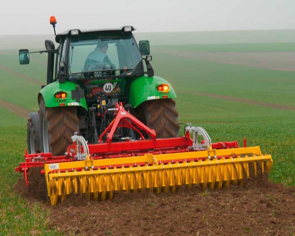 TERRADISC Reduced transport width For a narrower transport width on non-folding TERRADISC harrows, the outer pair of discs can be