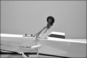 e) Attach the steering springs to the three armed steering horn and the tailwheel horn. Make sure you keep the over-all length of the springs equal so the tailwheel and rudder are properly aligned.