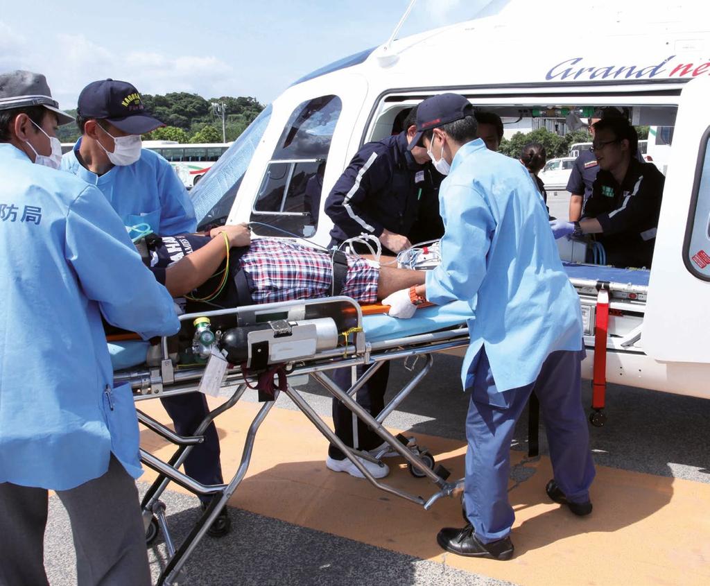 Careful configuration of equipment ensures the tools for the task are placed within easy reach. GrandNew benefits from: Easy loading of stretchers through 1.