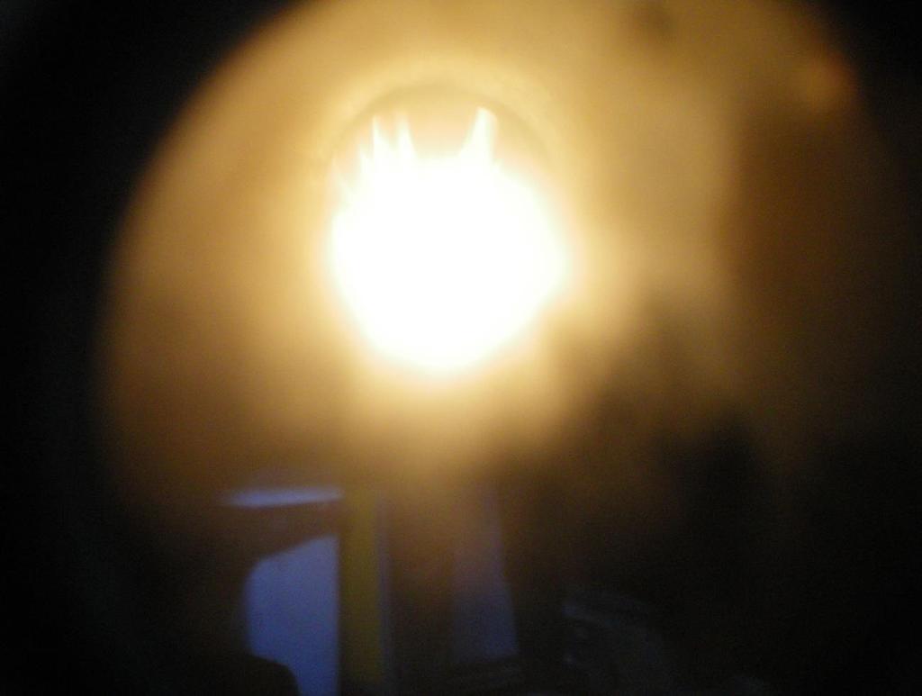 The flame had a completely bright aspect. There was noted the emergence soot, not in the flame and into the chimney as shown in Figure.