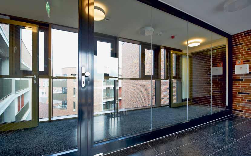 F30 Steel System Wall Matching the S-Line and N-Line steel fire-rated and smoke-tight doors Discreet glazing joint The individual glass panes are jointed by silicone (joint width 5 mm).