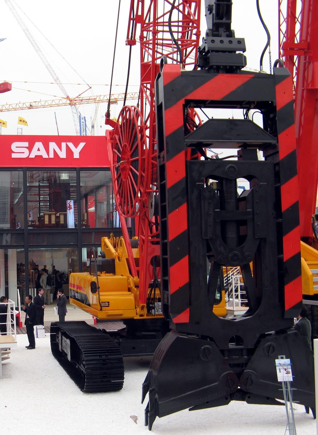 Working Equipment Customer Support Working equipment, as the most important part for trenching, is mainly composed of gantry, guide body, pulley yoke, grab cylinder and pulley block.