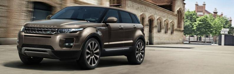 POSITION 1 LEFT FRONT CORNER OF THE VEHICLE Range Rover DNA in a smaller package. In its first year alone, the Range Rover Evoque earned more than 120 awards globally a true success story.