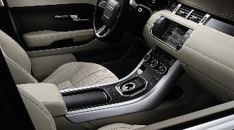 POSITION 5 MOVE CUSTOMER TO THE DRIVER S SEAT & ADJUST AS NECESSARY. POSITION YOURSELF IN THE PASSENGER S SEAT. Features and comfort in the tradition of Range Rover.