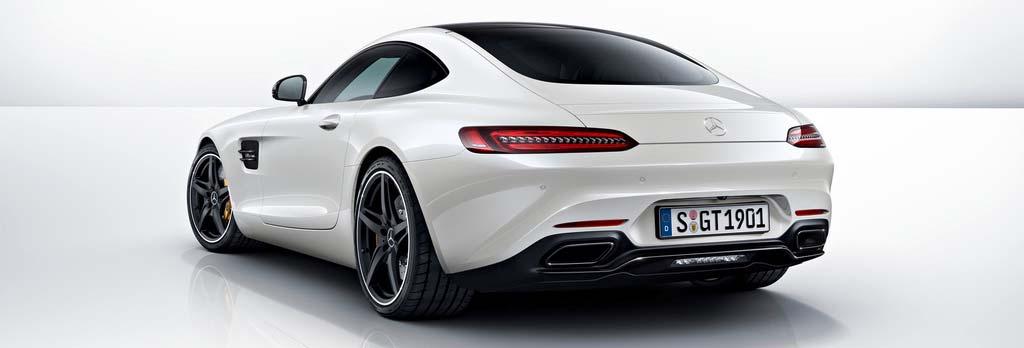 Package Detail AMG Night Package (AMG GT S only) Elements in high-gloss black underline the car's expressiveness and sportiness from the front splitter, the diamond radiator grille louvre and the