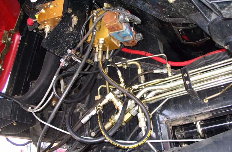 6.5 Connect the Hydraulic Hoses The pressure, return, and load sense lines for the AutoSteer valve