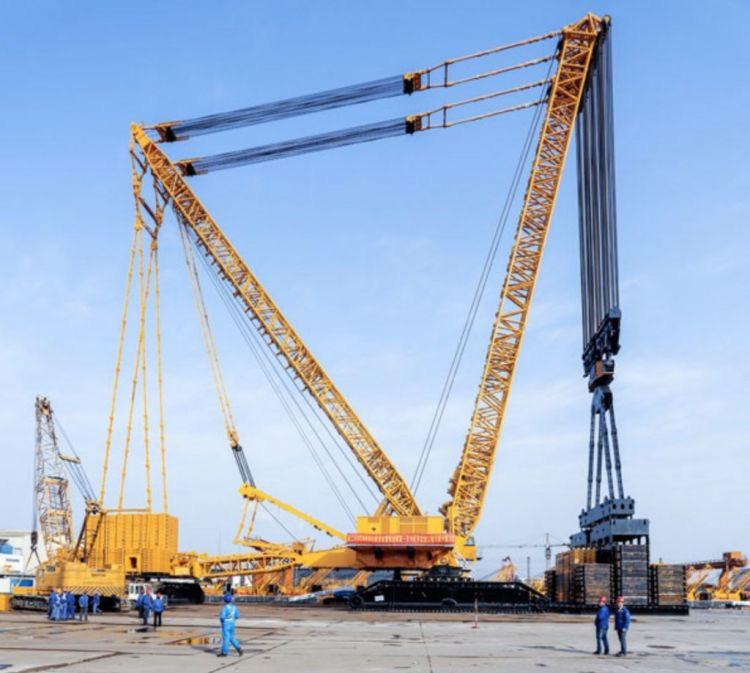 Heavy Lift Cranes To lift even heavier loads, several cranes can be used together or the crane can be modified to