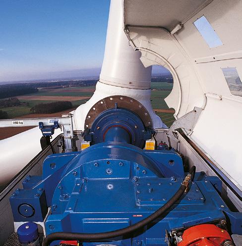 Since gear units and generators in wind turbines are flexibly mounted, the FLENDER coupling compensates for shaft misalignments of up to 20 mm in axial and radial directions.