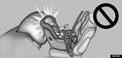 16R069 16R046 CAUTION Never put a rear facing child restraint system on the front passenger seat because the force of the rapid inflation of the front passenger airbag can cause death or serious