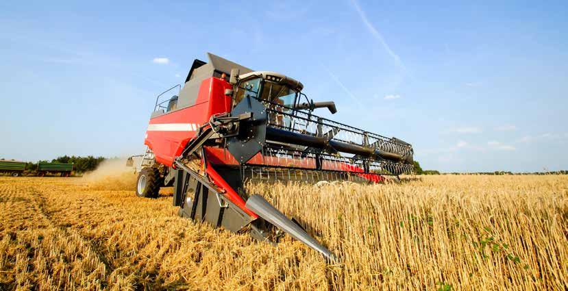 Clutch solutions for self-propelled harvesting vehicles Combine harvester A combine harvester