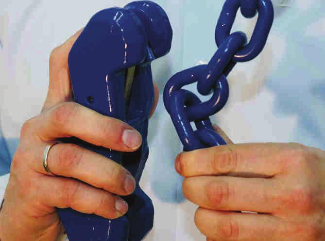 s u p e r i o r Attaching the RAPID shortening claw to the chain The following helpful instructions assume the person installing the claw is right-handed.
