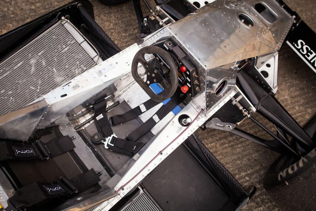 The 811 was a straightforward Cosworth DFV powered machine with Hewland FGA gearbox, but made without the exotic materials used by Williams making the initial 3 chassis produced more heavy.