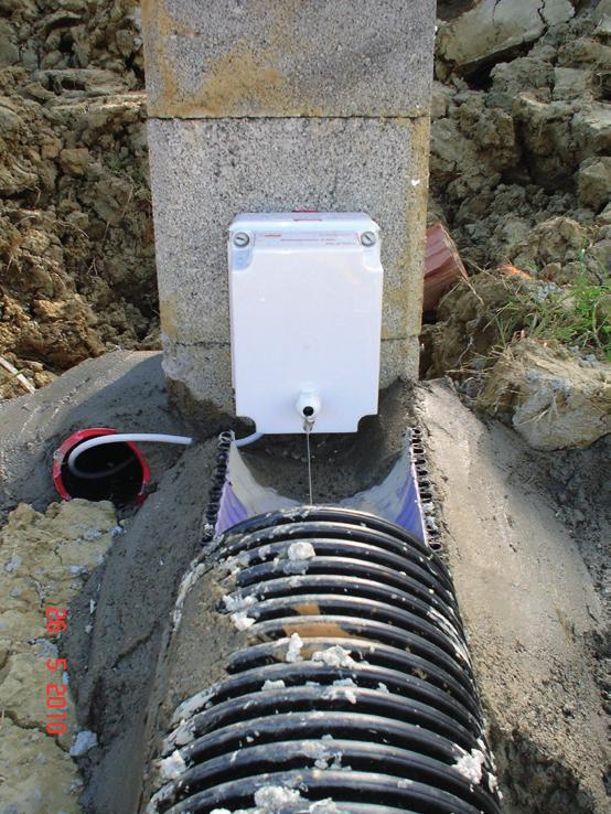 displacement sensor > LEA_EN_CRC1001000 Applications _ Typical applications include: Earthslides or rockslides Monitoring of large displacements and fractures Bridges and viaducts Dams Walls and