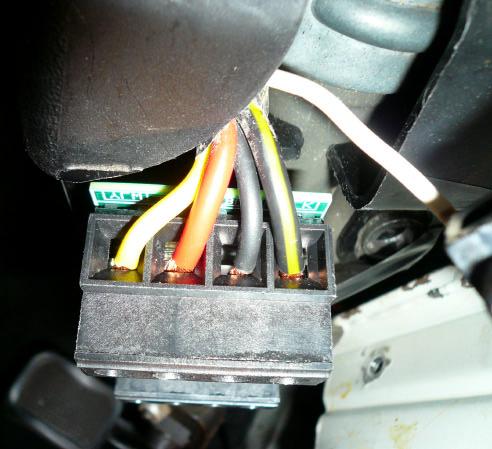 An example of proper wiring to the connector of the