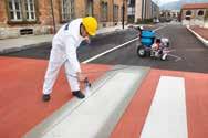 Ideal for small line marking jobs and maintenance. Use water- or solvent based non-refl ective airless paint.