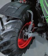 Safe and stress-free work Fendt front axle suspension for greater safety Ball joint Torque tube 2 hydraulic cylinders with +/- 40 mm suspension travel Highest manoeuvrability The secret of the
