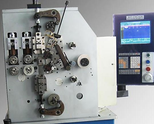 Slika 8.5: Primer 4-osnega CNC navijalnega stroja [9] 8.2.