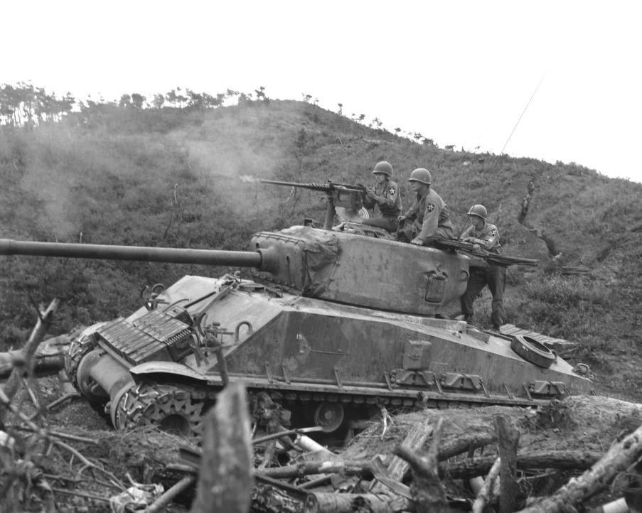 By October 10 everything was ready for the main operation. On October 11th, led by more than 30 tanks and supported by artillery and airplanes, the 2nd Division started advancing into the valley.