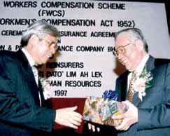 Pada 15 Mei 1997, LPICB telah menandatangani perjanjian insurans semula dengan panel insurans semula bagi Skim Pampasan Pekerja Asing, disaksikan oleh Dato Lim Ah Lek, Menteri Sumber Manusia.