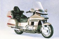 Evolution In 1982 the GL1100/2 had new discs, callipers with juxtaposed pistons and coupled braking.