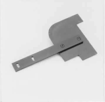 Step 4 Adjust the side guard support bracket to achieve the best relationship between guard and