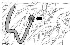 Pump the brake pedal until the brake vacuum assistance is exhausted. 2 Remove the engine cover (see Fig. 1). Remove the oil filler cap. Release the 4 clips.