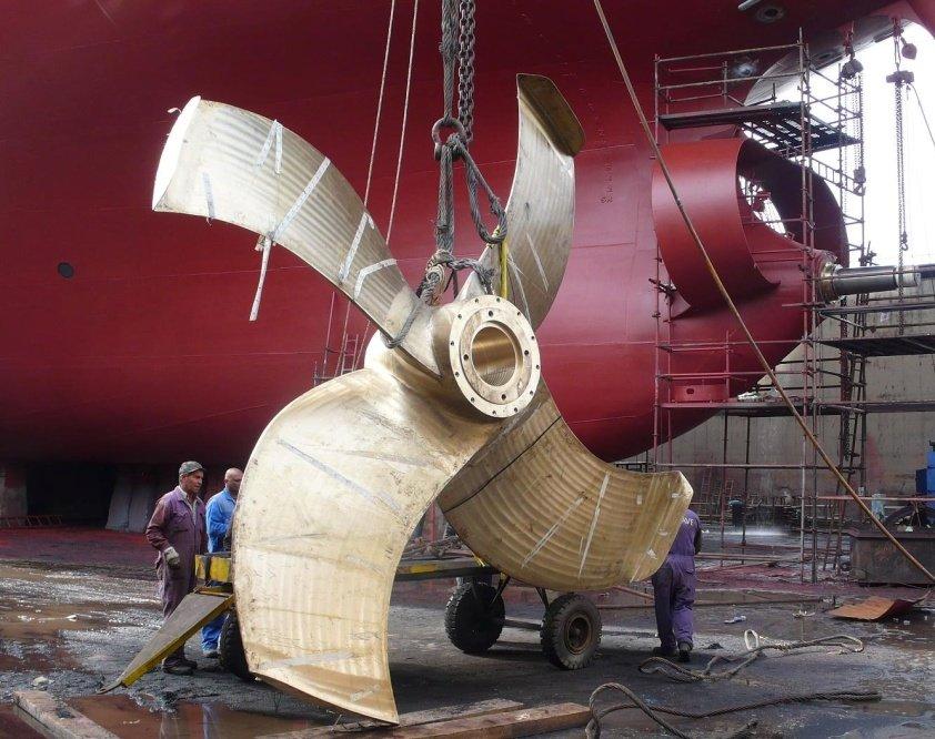 CLT PROPELLER APPLICATIONS The application range up to now: Up to 300,000 DWT Up to 22 MW per propeller Up to 36 knots.