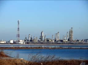 Customer China s largest petroleum refinery and oil products producer Key