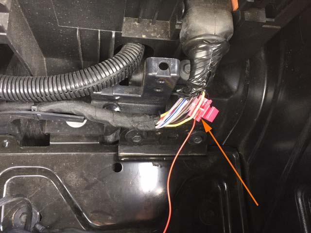 3 Set the headlamp switch to the on position; connect the insulation-piercing clip