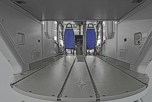 H135 011 Enhanced mission capability A comfortable and versatile cabin Excellent outside visibility for pilots and passengers Space to accommodate long or bulky freight An unobstructed flat floor