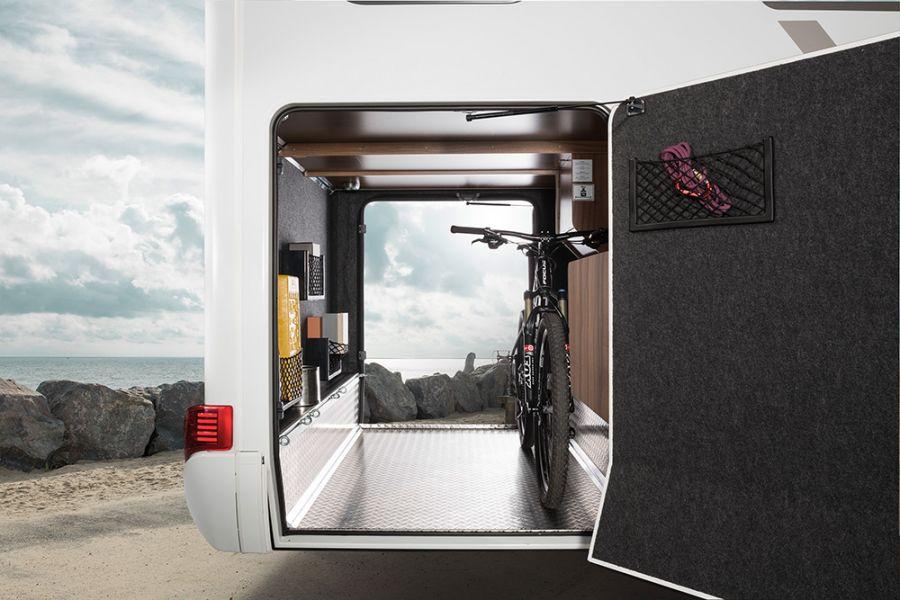 The extremely spacious rear garage of the Hymermobil StarLine 680 with a garage loading capacity of up to