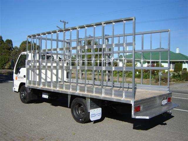 5M WINDOW TRUCK This 5M window truck has a window support frame which is manufactured using galvanized steel sections.