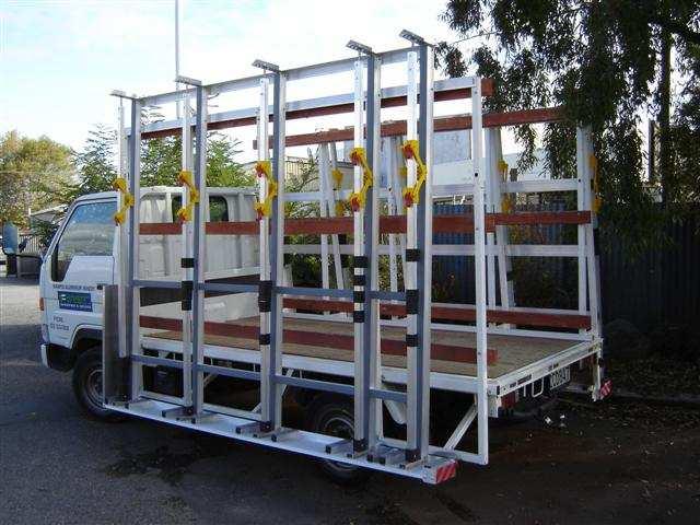 3.5M WINDOW AND GLASS TRUCK This 3.5M window truck features double sided external sprung glass retaining poles with non marking sliding retention blocks with optional adjustable scissor clamps.